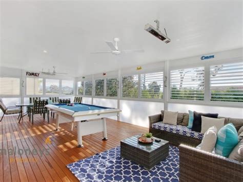 6 Hanna Street, Wanniassa ACT 2903 .